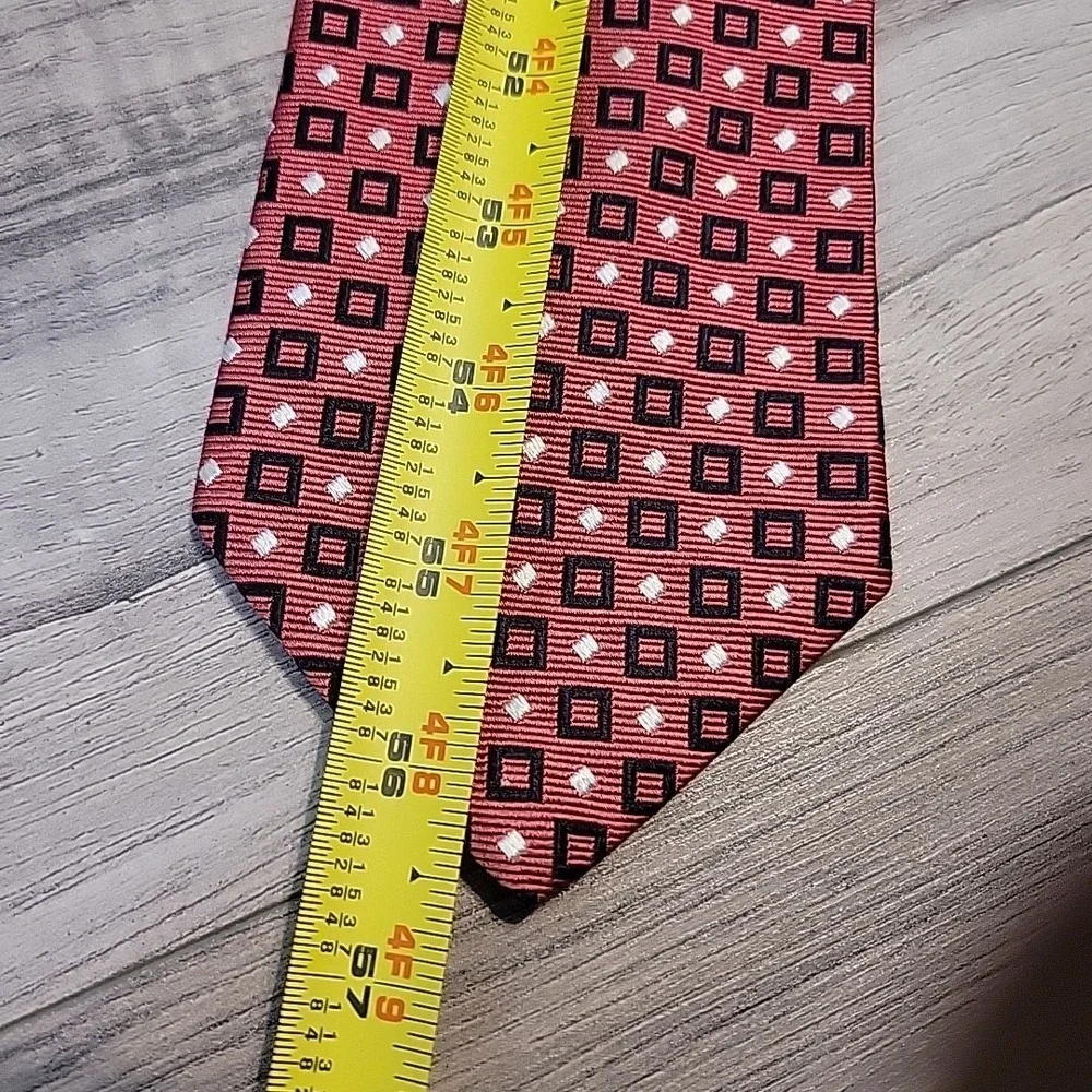 Brooks Brothers Necktie Makers Silk USA Foulard Geometric Pink Preppy 56‎ Tie
